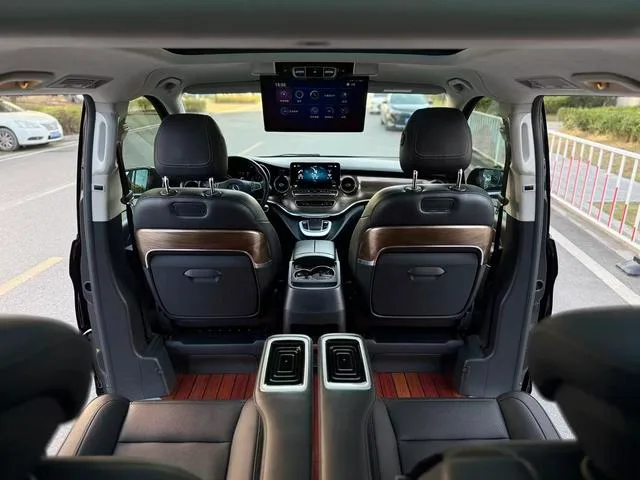 Mercedes-Benz V-Class 2021 V 260 L Long Wheelbase Deluxe Edition interior photo 15 Mercedes-Benz V-Class 2021 V 260 L Long Wheelbase Deluxe Edition interior photo 15