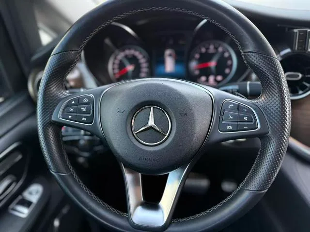 Mercedes-Benz V-Class 2021 V 260 L Long Wheelbase Deluxe Edition interior photo 16 Mercedes-Benz V-Class 2021 V 260 L Long Wheelbase Deluxe Edition interior photo 16