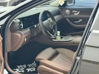 Mercedes-Benz E-Class 2022 Mise à jour E 300 L Type de luxe Voiture extérieur photo 4 Mercedes-Benz E-Class 2022 Mise à jour E 300 L Type de luxe Voiture extérieur photo 4