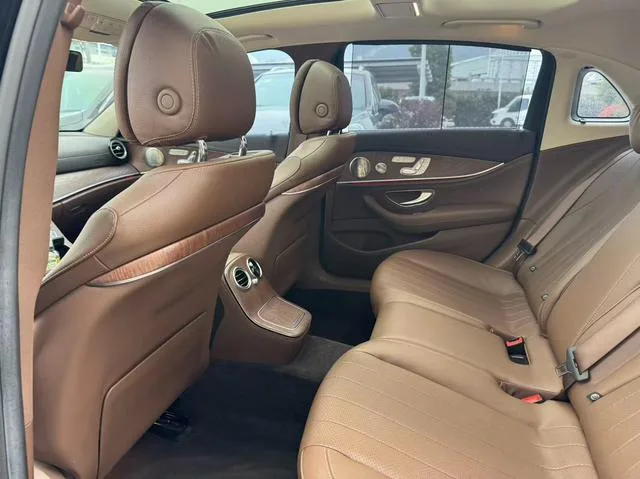 Mercedes-Benz E-Class 2022 Mise à jour E 300 L Type de luxe Voiture intérieur photo 8 Mercedes-Benz E-Class 2022 Mise à jour E 300 L Type de luxe Voiture intérieur photo 8
