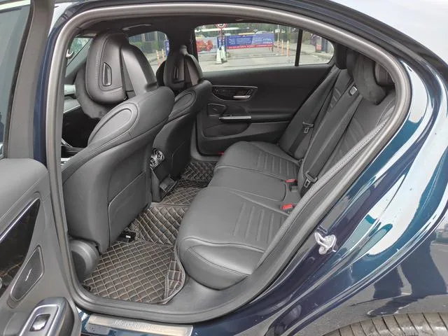 Mercedes-Benz C-Class 2023 Restyling C 200 L Sports version interior photo 6 Mercedes-Benz C-Class 2023 Restyling C 200 L Sports version interior photo 6