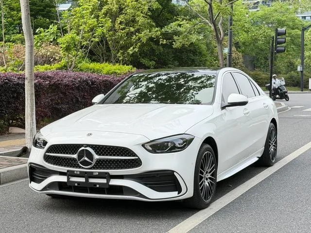 Mercedes-Benz C-Class 2025 C 260 L Version sportive extérieur photo 1 Mercedes-Benz C-Class 2025 C 260 L Version sportive extérieur photo 1