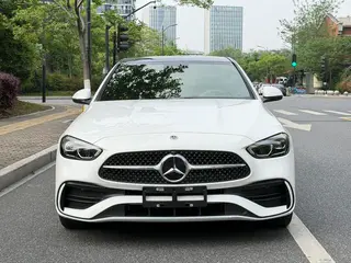 Mercedes-Benz C-Class 2025 C 260 L Version sportive extérieur photo 2 Mercedes-Benz C-Class 2025 C 260 L Version sportive extérieur photo 2