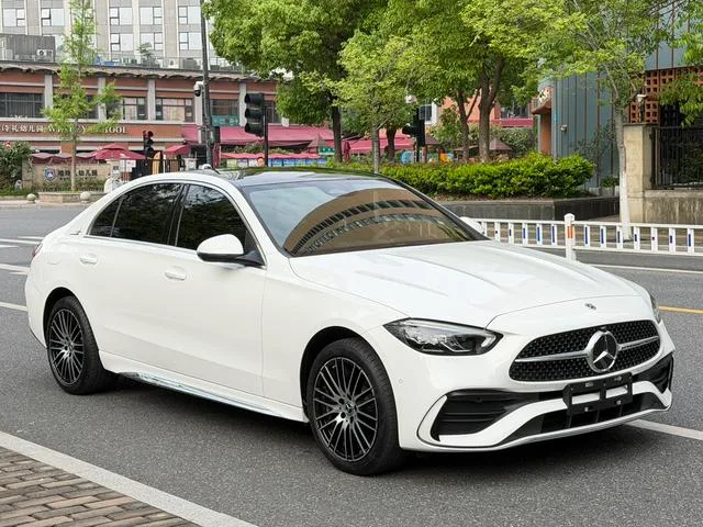 Mercedes-Benz C-Class 2025 C 260 L Version sportive extérieur photo 3 Mercedes-Benz C-Class 2025 C 260 L Version sportive extérieur photo 3