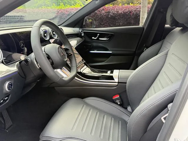 Mercedes-Benz C-Class 2025 C 260 L Version sportive extérieur photo 4 Mercedes-Benz C-Class 2025 C 260 L Version sportive extérieur photo 4