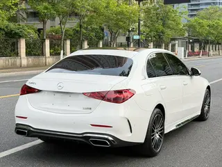 Mercedes-Benz C-Class 2025 C 260 L Version sportive intérieur photo 9 Mercedes-Benz C-Class 2025 C 260 L Version sportive intérieur photo 9