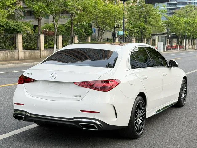 Mercedes-Benz C-Class 2025 C 260 L Version sportive intérieur photo 9 Mercedes-Benz C-Class 2025 C 260 L Version sportive intérieur photo 9