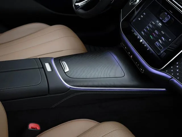 Mercedes-Benz E-Class (Imported) 2025 Mise à jour E 260 Version sportive intérieur photo 18 Mercedes-Benz E-Class (Imported) 2025 Mise à jour E 260 Version sportive intérieur photo 18