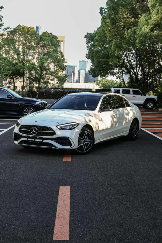 Mercedes-Benz C-Class 2023 C 260 L Versión deportiva exterior foto 1 Mercedes-Benz C-Class 2023 C 260 L Versión deportiva exterior foto 1