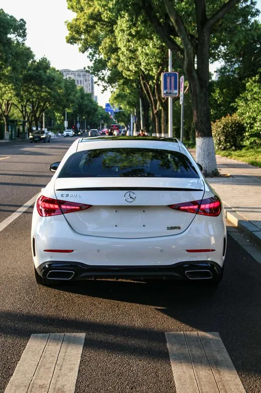 Mercedes-Benz C-Class 2023 C 260 L Versión deportiva exterior foto 2 Mercedes-Benz C-Class 2023 C 260 L Versión deportiva exterior foto 2