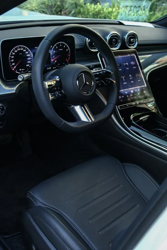 Mercedes-Benz C-Class 2023 C 260 L Versión deportiva interior foto 7 Mercedes-Benz C-Class 2023 C 260 L Versión deportiva interior foto 7
