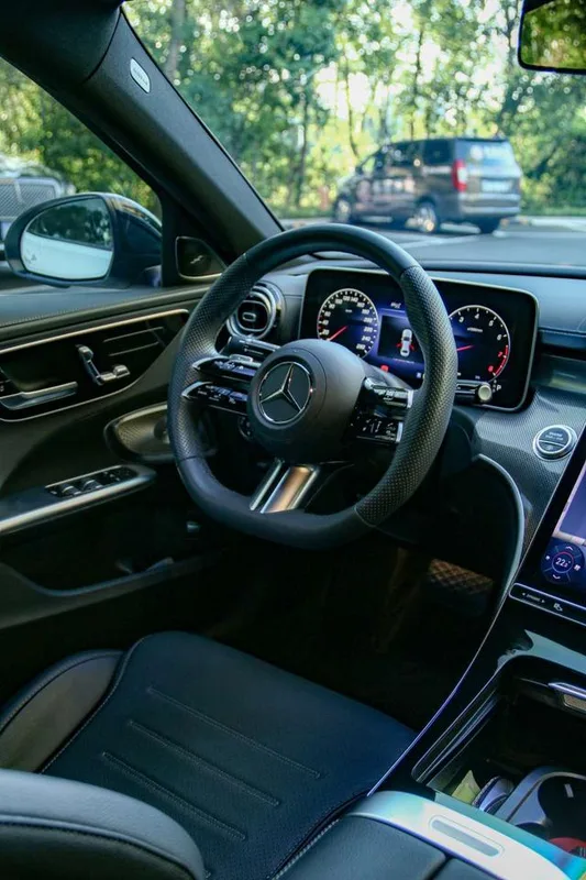 Mercedes-Benz C-Class 2023 C 260 L Versión deportiva interior foto 10 Mercedes-Benz C-Class 2023 C 260 L Versión deportiva interior foto 10