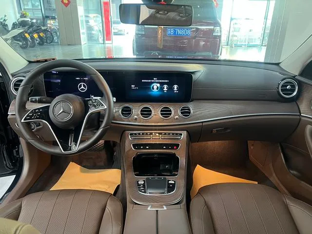 Mercedes-Benz E-Class 2023 E 300 L Fashionable Passenger car interior photo 6 Mercedes-Benz E-Class 2023 E 300 L Fashionable Passenger car interior photo 6