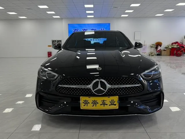 Mercedes-Benz C-Class 2024 Tres cambios C 260 L Versión deportiva exterior foto 2 Mercedes-Benz C-Class 2024 Tres cambios C 260 L Versión deportiva exterior foto 2