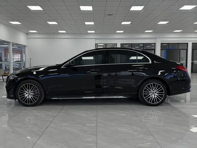 Mercedes-Benz C-Class 2024 Tres cambios C 260 L Versión deportiva exterior foto 5 Mercedes-Benz C-Class 2024 Tres cambios C 260 L Versión deportiva exterior foto 5