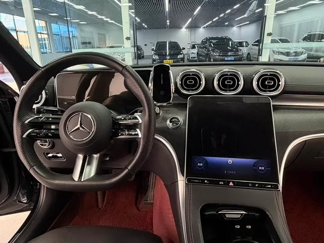 Mercedes-Benz C-Class 2024 Tres cambios C 260 L Versión deportiva interior foto 10 Mercedes-Benz C-Class 2024 Tres cambios C 260 L Versión deportiva interior foto 10