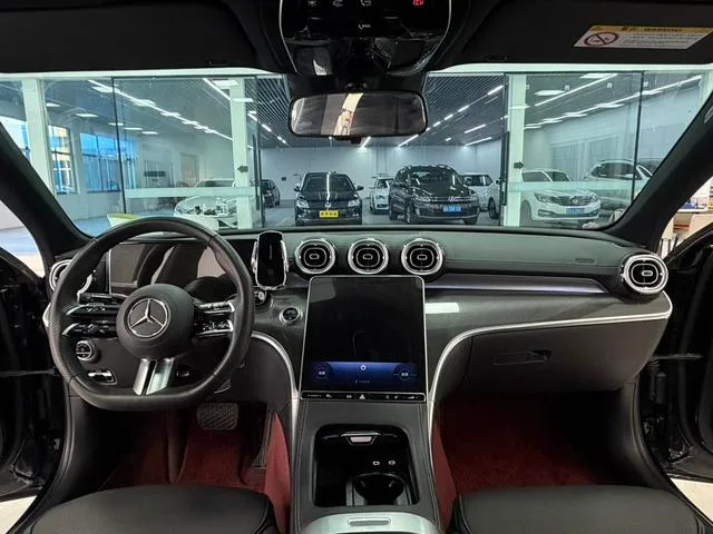 Mercedes-Benz C-Class 2024 Tres cambios C 260 L Versión deportiva interior foto 11 Mercedes-Benz C-Class 2024 Tres cambios C 260 L Versión deportiva interior foto 11