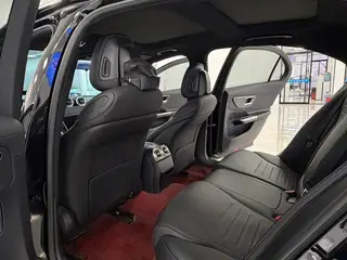 Mercedes-Benz C-Class 2024 Tres cambios C 260 L Versión deportiva interior foto 13 Mercedes-Benz C-Class 2024 Tres cambios C 260 L Versión deportiva interior foto 13