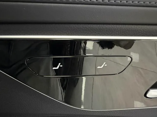 Mercedes-Benz C-Class 2024 Tres cambios C 260 L Versión deportiva interior foto 14 Mercedes-Benz C-Class 2024 Tres cambios C 260 L Versión deportiva interior foto 14