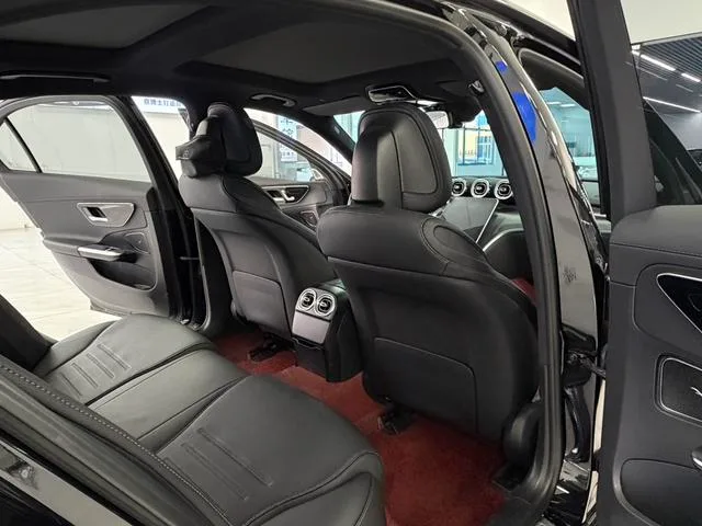 Mercedes-Benz C-Class 2024 Tres cambios C 260 L Versión deportiva interior foto 15 Mercedes-Benz C-Class 2024 Tres cambios C 260 L Versión deportiva interior foto 15