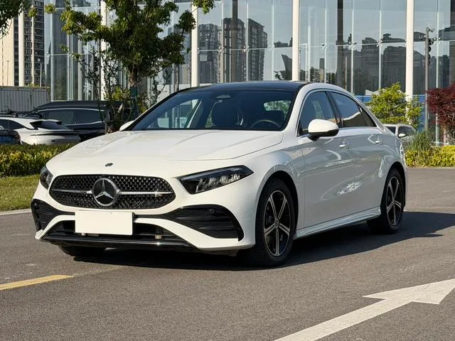 Mercedes-Benz A-Class 2024 A 200 L Edición de moda exterior foto 1 Mercedes-Benz A-Class 2024 A 200 L Edición de moda exterior foto 1