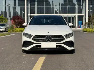 Mercedes-Benz A-Class 2024 A 200 L Edición de moda exterior foto 2 Mercedes-Benz A-Class 2024 A 200 L Edición de moda exterior foto 2