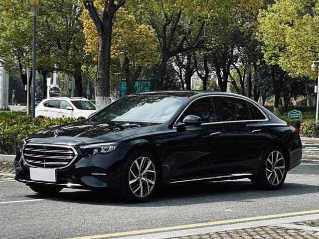 Mercedes-Benz E-Class 2025 E 300 L Fashionable Passenger car exterior photo 1 Mercedes-Benz E-Class 2025 E 300 L Fashionable Passenger car exterior photo 1