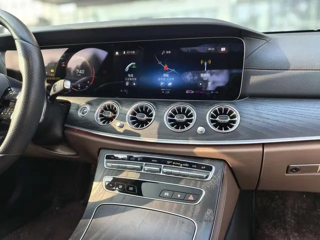 Mercedes-Benz E-Class 2021 E 300 L Luxury type sports car interior photo 10 Mercedes-Benz E-Class 2021 E 300 L Luxury type sports car interior photo 10