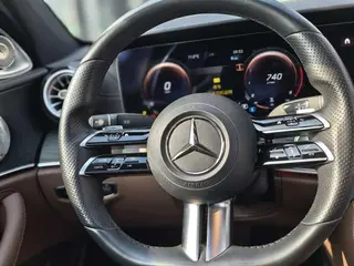 Mercedes-Benz E-Class 2021 E 300 L Luxury type sports car interior photo 11 Mercedes-Benz E-Class 2021 E 300 L Luxury type sports car interior photo 11