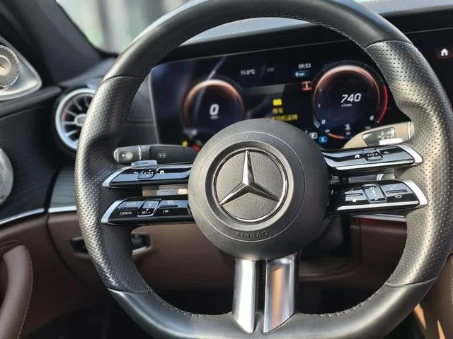 Mercedes-Benz E-Class 2021 E 300 L Luxury type sports car interior photo 11 Mercedes-Benz E-Class 2021 E 300 L Luxury type sports car interior photo 11