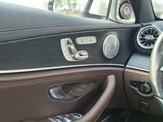 Mercedes-Benz E-Class 2021 E 300 L Luxury type sports car interior photo 13 Mercedes-Benz E-Class 2021 E 300 L Luxury type sports car interior photo 13