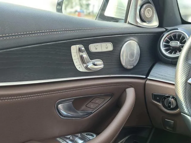 Mercedes-Benz E-Class 2021 E 300 L Luxury type sports car interior photo 13 Mercedes-Benz E-Class 2021 E 300 L Luxury type sports car interior photo 13
