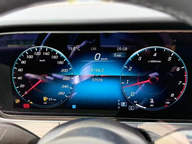 Mercedes-Benz E-Class 2021 E 300 L Luxury type sports car interior photo 15 Mercedes-Benz E-Class 2021 E 300 L Luxury type sports car interior photo 15