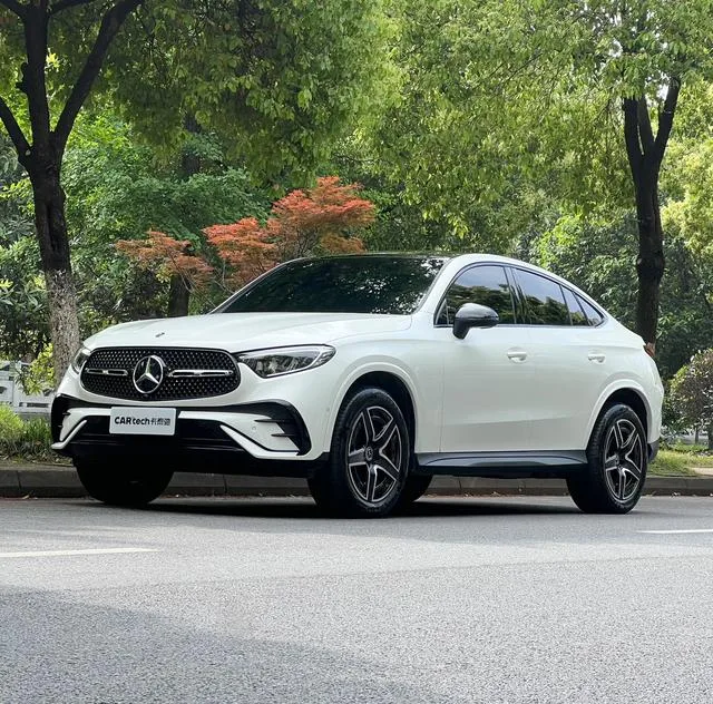 Mercedes-Benz GLC Coupe 2024 GLC 260 4MATIC Coupé SUV exterior foto 1 Mercedes-Benz GLC Coupe 2024 GLC 260 4MATIC Coupé SUV exterior foto 1