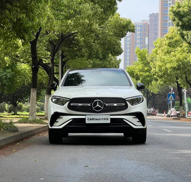 Mercedes-Benz GLC Coupe 2024 GLC 260 4MATIC Coupé SUV exterior foto 2 Mercedes-Benz GLC Coupe 2024 GLC 260 4MATIC Coupé SUV exterior foto 2