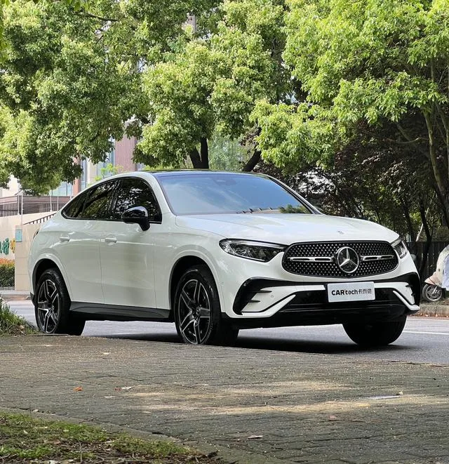Mercedes-Benz GLC Coupe 2024 GLC 260 4MATIC Coupé SUV exterior foto 3 Mercedes-Benz GLC Coupe 2024 GLC 260 4MATIC Coupé SUV exterior foto 3