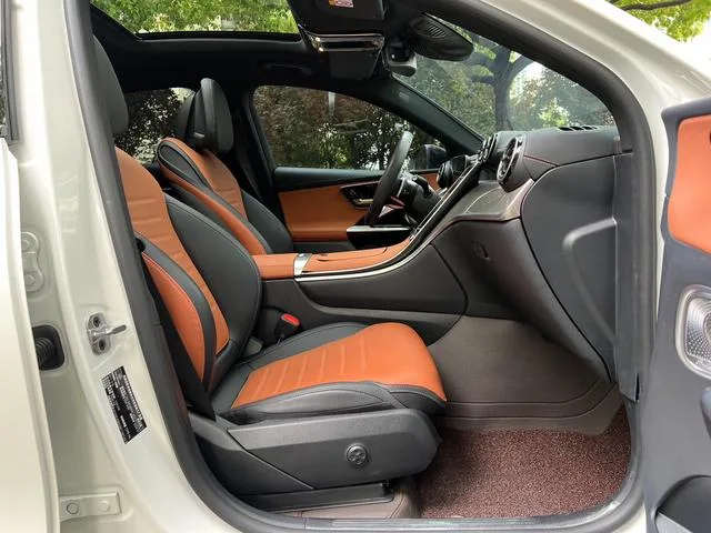 Mercedes-Benz GLC Coupe 2024 GLC 260 4MATIC Coupé SUV interior foto 11 Mercedes-Benz GLC Coupe 2024 GLC 260 4MATIC Coupé SUV interior foto 11