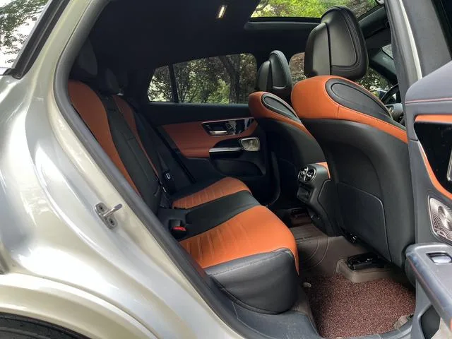 Mercedes-Benz GLC Coupe 2024 GLC 260 4MATIC Coupé SUV interior foto 13 Mercedes-Benz GLC Coupe 2024 GLC 260 4MATIC Coupé SUV interior foto 13