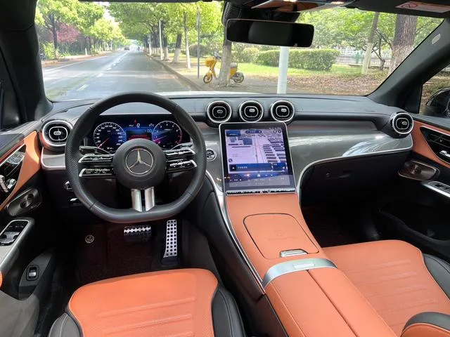 Mercedes-Benz GLC Coupe 2024 GLC 260 4MATIC Coupé SUV interior foto 15 Mercedes-Benz GLC Coupe 2024 GLC 260 4MATIC Coupé SUV interior foto 15