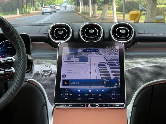 Mercedes-Benz GLC Coupe 2024 GLC 260 4MATIC Coupé SUV interior foto 17 Mercedes-Benz GLC Coupe 2024 GLC 260 4MATIC Coupé SUV interior foto 17