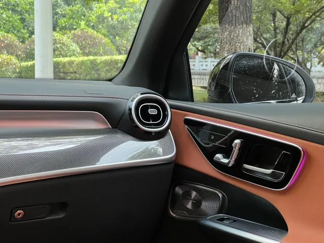 Mercedes-Benz GLC Coupe 2024 GLC 260 4MATIC Coupé SUV interior foto 18 Mercedes-Benz GLC Coupe 2024 GLC 260 4MATIC Coupé SUV interior foto 18