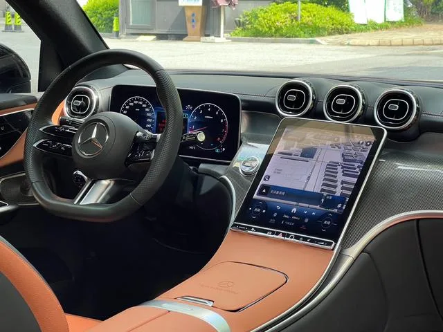 Mercedes-Benz GLC Coupe 2024 GLC 260 4MATIC Coupé SUV interior foto 20 Mercedes-Benz GLC Coupe 2024 GLC 260 4MATIC Coupé SUV interior foto 20