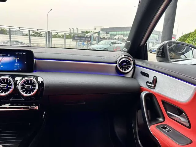 Mercedes-Benz A-Class AMG 2025 AMG A 35 L 4MATIC interior photo 18 Mercedes-Benz A-Class AMG 2025 AMG A 35 L 4MATIC interior photo 18