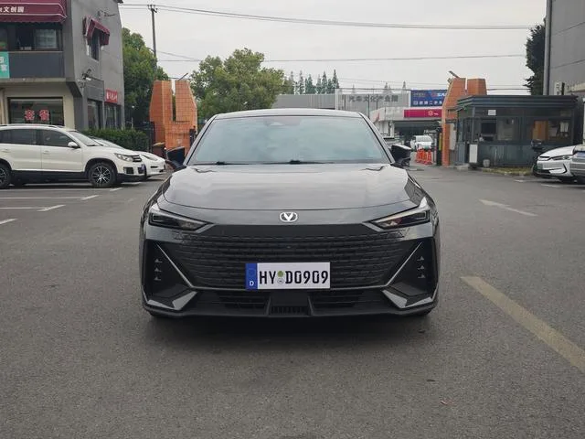 Changan UNI-V 2022 1.5T Wisdom Pilot Type exterior photo 2 Changan UNI-V 2022 1.5T Wisdom Pilot Type exterior photo 2