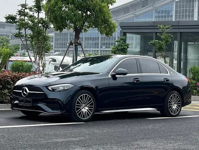 Mercedes-Benz C-Class 2024 C 260 L Versión deportiva exterior foto 1 Mercedes-Benz C-Class 2024 C 260 L Versión deportiva exterior foto 1