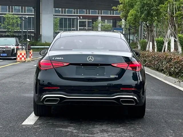 Mercedes-Benz C-Class 2024 C 260 L Versión deportiva exterior foto 5 Mercedes-Benz C-Class 2024 C 260 L Versión deportiva exterior foto 5