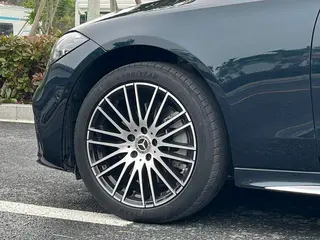 Mercedes-Benz C-Class 2024 C 260 L Versión deportiva exterior foto 8 Mercedes-Benz C-Class 2024 C 260 L Versión deportiva exterior foto 8