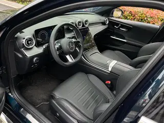 Mercedes-Benz C-Class 2024 C 260 L Versión deportiva interior foto 11 Mercedes-Benz C-Class 2024 C 260 L Versión deportiva interior foto 11