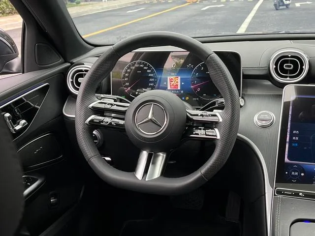 Mercedes-Benz C-Class 2024 C 260 L Versión deportiva interior foto 12 Mercedes-Benz C-Class 2024 C 260 L Versión deportiva interior foto 12