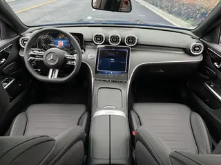 Mercedes-Benz C-Class 2024 C 260 L Versión deportiva interior foto 13 Mercedes-Benz C-Class 2024 C 260 L Versión deportiva interior foto 13
